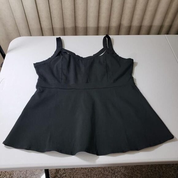 NWT Black structured halter top / modern flared hem – women’s - Picture 7 of 10